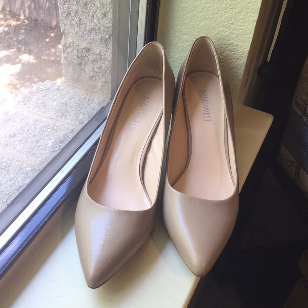 Nine West Nude Leather Elise 2.5” Heels Size 7.5
